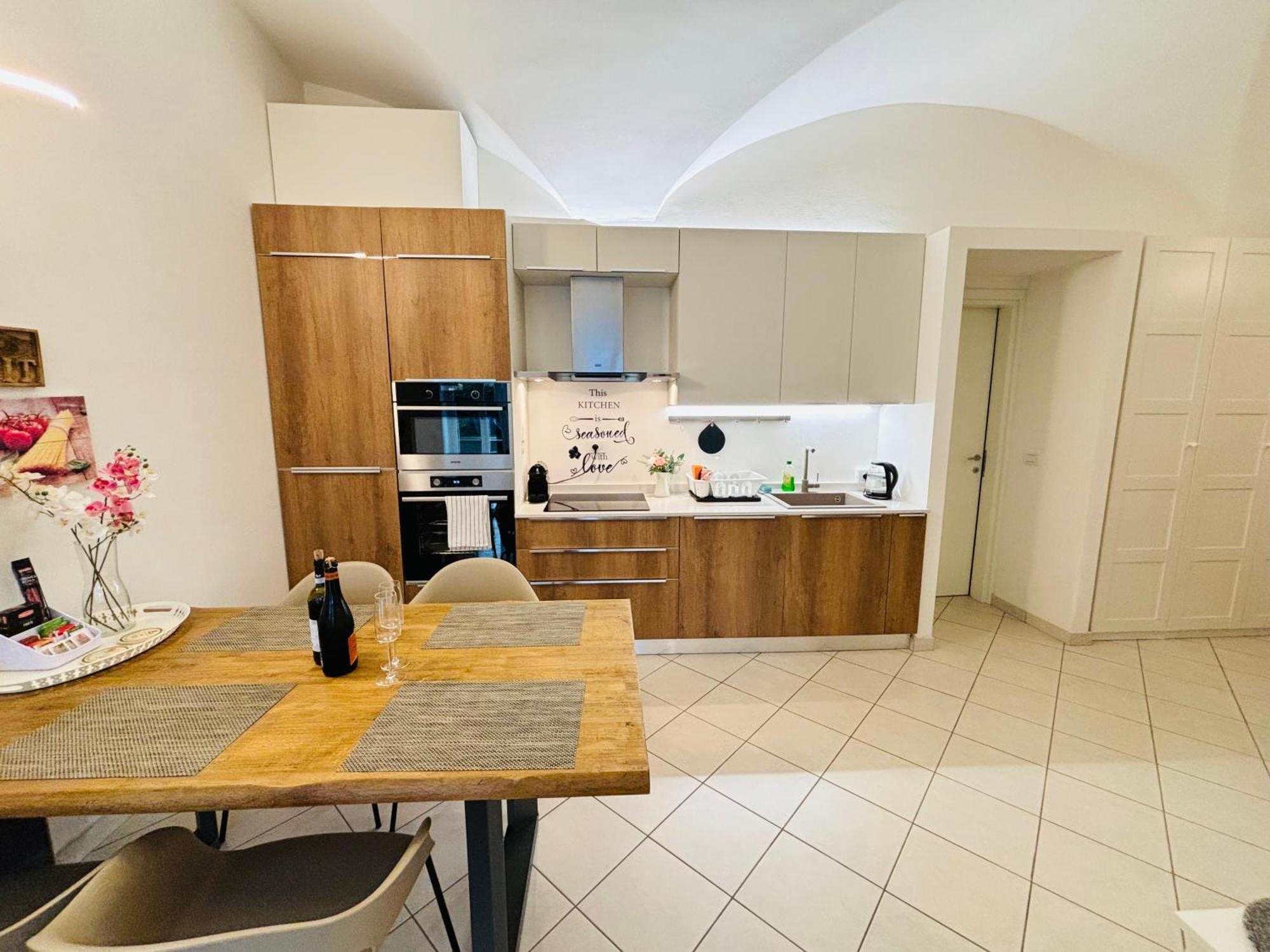 Lago Villa Zen - Apartment With Jacuzzi, Panoramic Views Лено Екстериор снимка